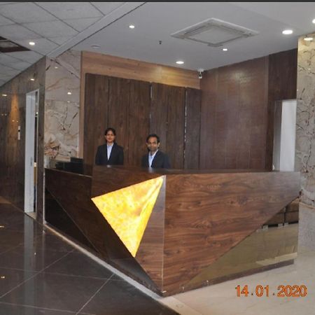 Meridian Hotel & Banquet Σουράτ Εξωτερικό φωτογραφία