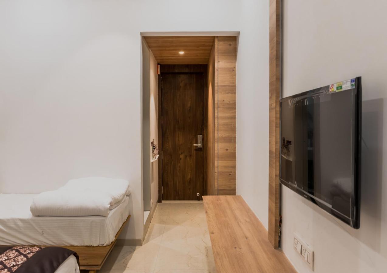 Meridian Hotel & Banquet Σουράτ Εξωτερικό φωτογραφία