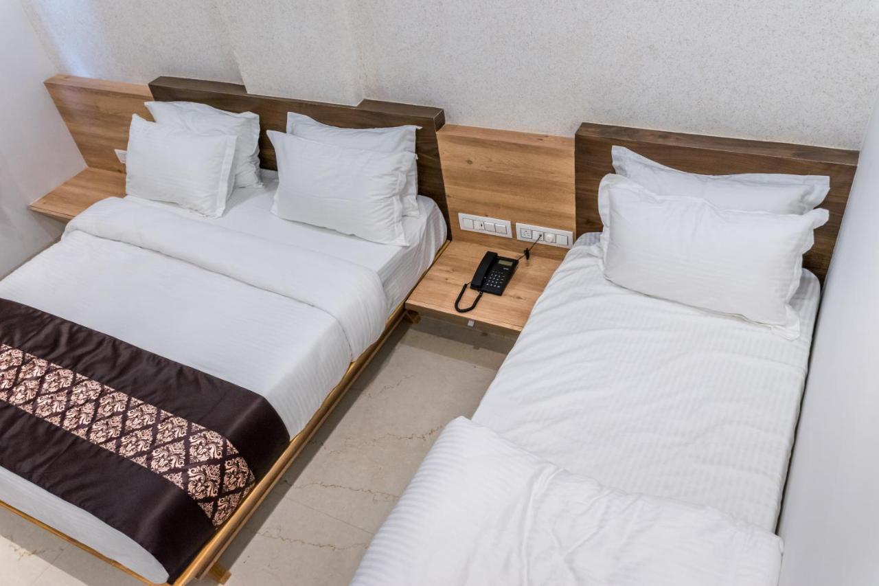 Meridian Hotel & Banquet Σουράτ Εξωτερικό φωτογραφία