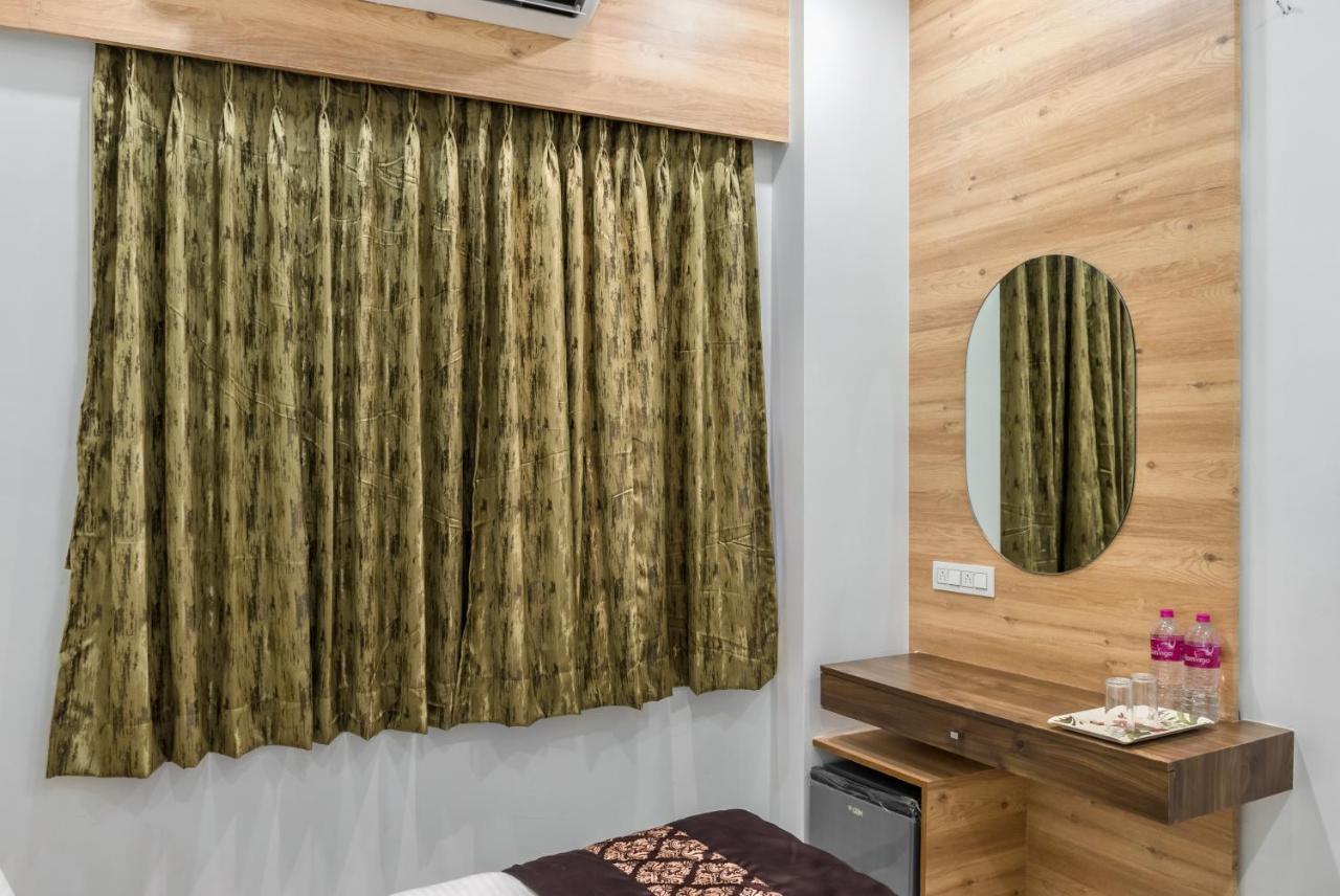 Meridian Hotel & Banquet Σουράτ Εξωτερικό φωτογραφία