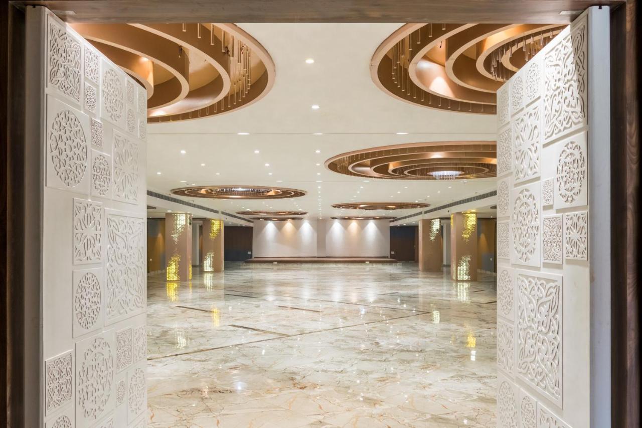 Meridian Hotel & Banquet Σουράτ Εξωτερικό φωτογραφία