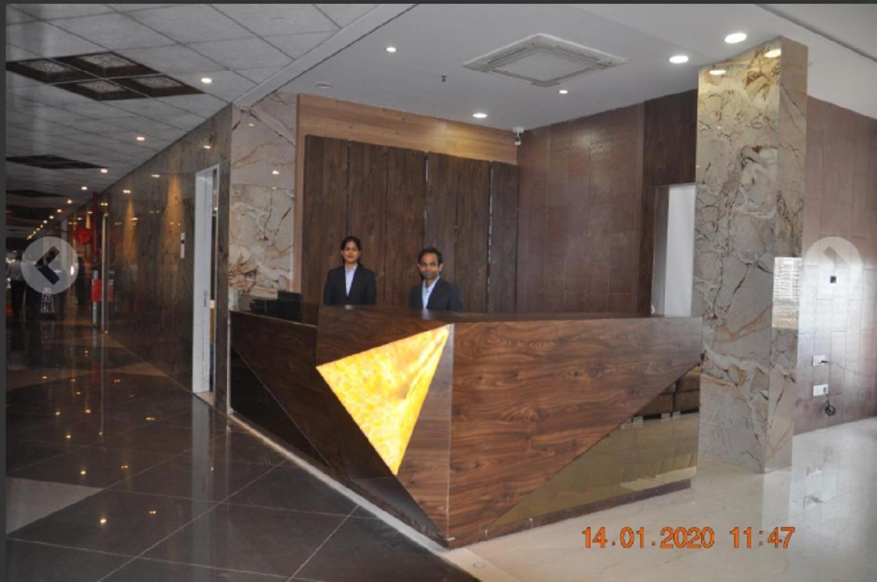 Meridian Hotel & Banquet Σουράτ Εξωτερικό φωτογραφία